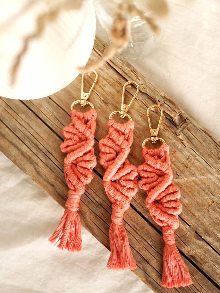 Macrame vine leaf Keychain for wholesale by The Frenchie Knot