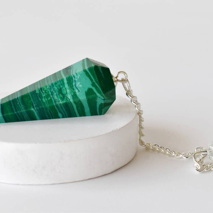Soothing Crystals - Vendita all'ingrosso Pietra/cristallo spirituale - Lotto di 20 pezzi | Malachite sintetica | Pendolo di cristallo sfaccettato1