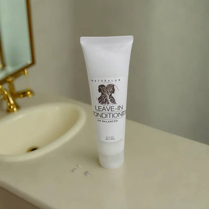 Après-shampooing sans rinçage à la citronnelle, cynorrhodon et clou de girofle pour la vente par Naturalux Life & Wellness