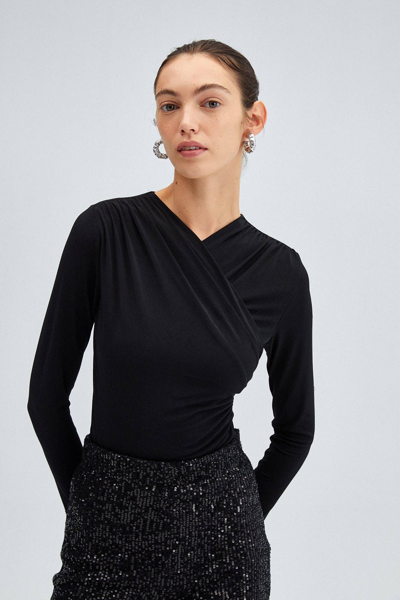 Negro BODY DRAPEADO ELÁSTICO - AJUSTE ENVUELTO DE MANGA LARGA de venta al por mayor en Faire2