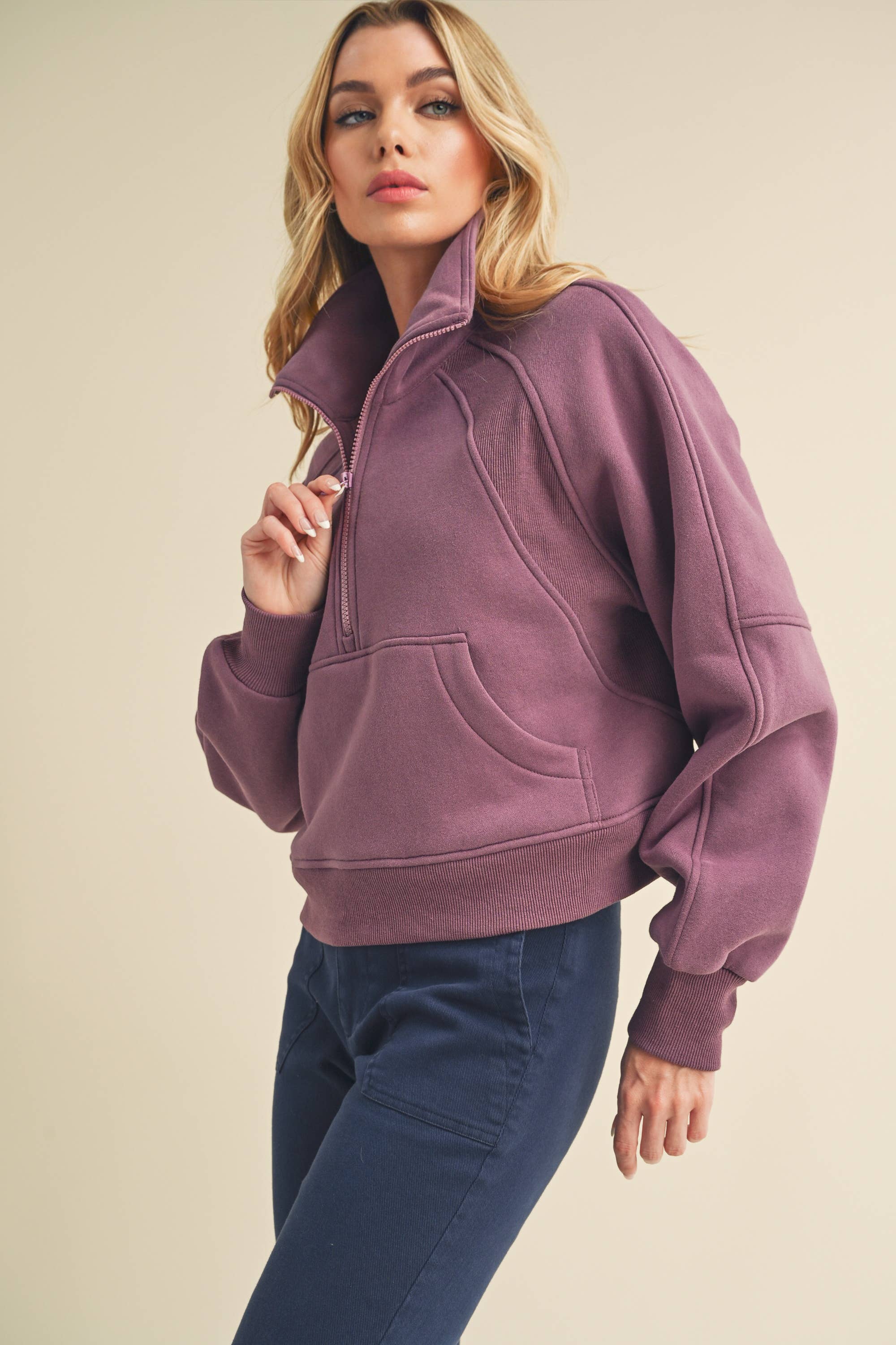 AEMI + CO - Venta al por mayor Sudadera - Mujer - 950CK Dove - Suéter con media cremallera y cuello tipo embudo28