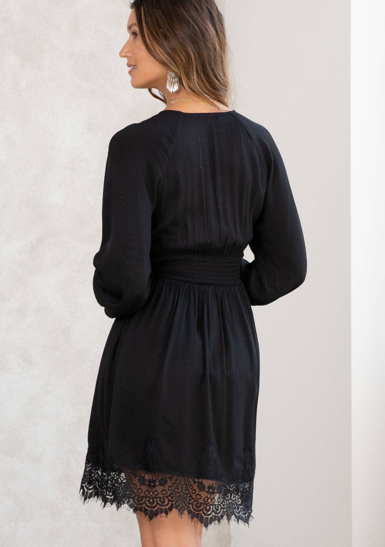 Lovestitch - Vente Robe – femme - Mini-robe à manches longues avec détails en dentelle pour les fêtes6