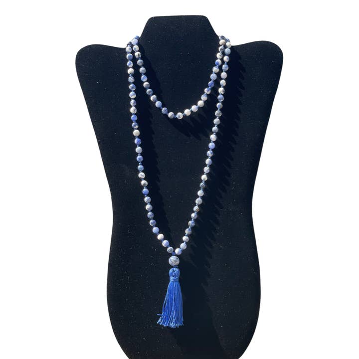 Mala en sodalite pour la vente par Sonam Sondhi