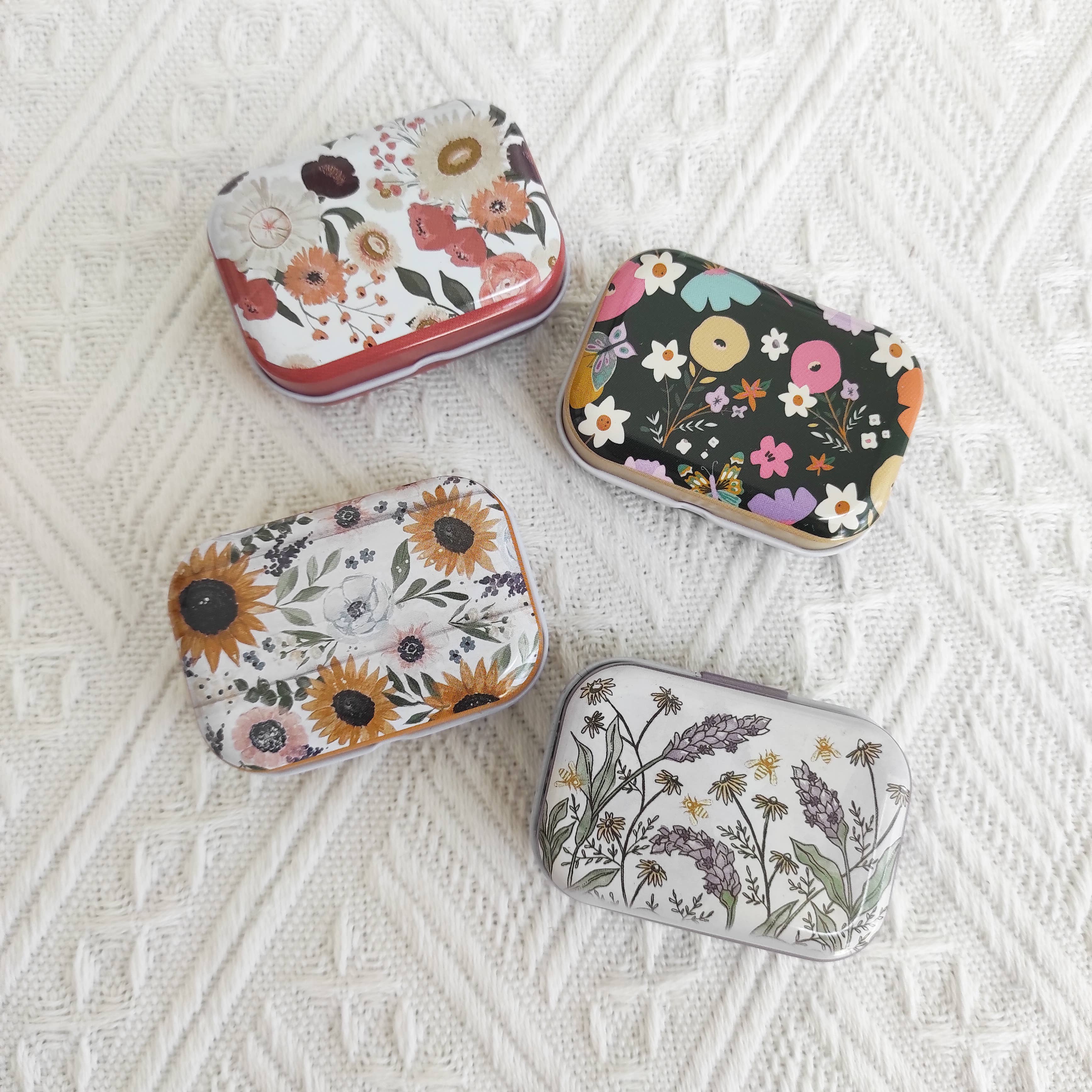 SChandworks - Wholesale Embroidery/Cross Stitch Supplies - Small Magnetic Needle Case 9