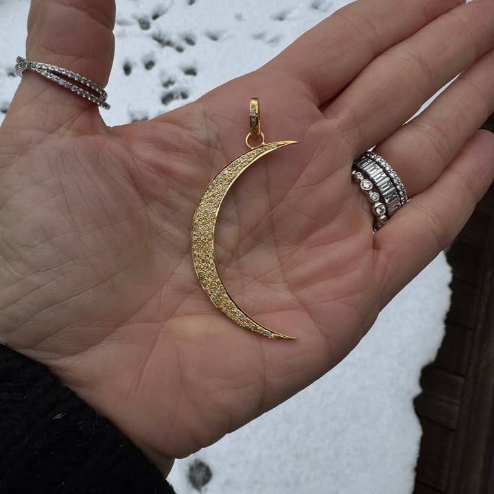 Pingente de Lua Crescente Grande em Ouro com Diamantes Pavé por atacado de ILISSA MICHELE JEWELRY