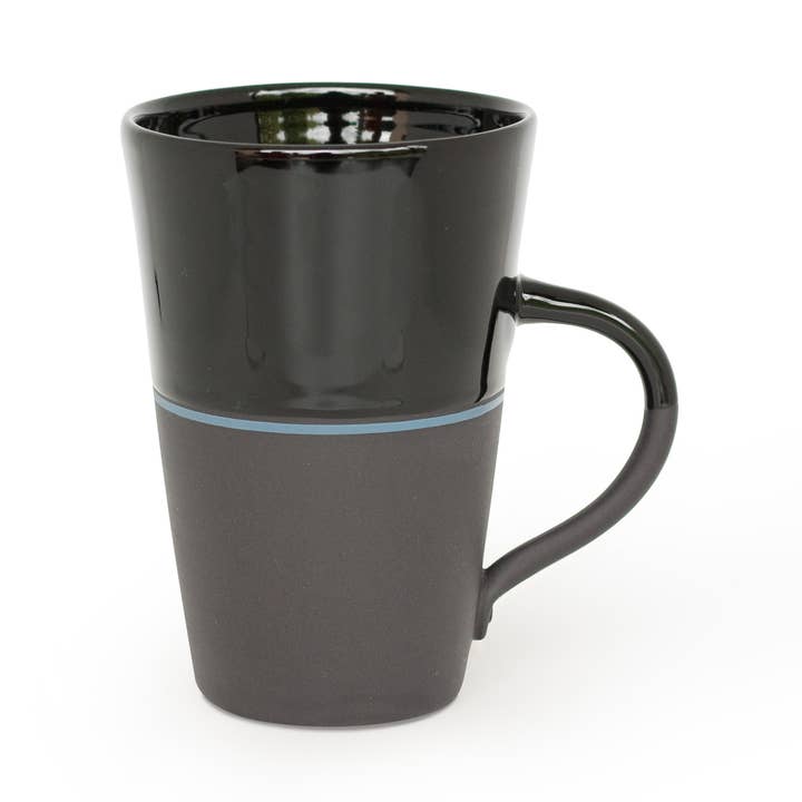 Ambit Tall Mug - Zwart/French Blue Line voor wholesale door Sue Ure Maison