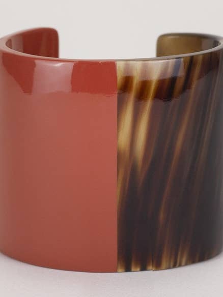 Brick Red Lacquered Natural Horn Cuff for wholesale by rivêt - L'Indochineur