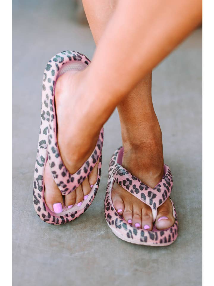 1 the Woman - Vente Chaussons – femme - Tongs à semelle épaisse à imprimé léopard5