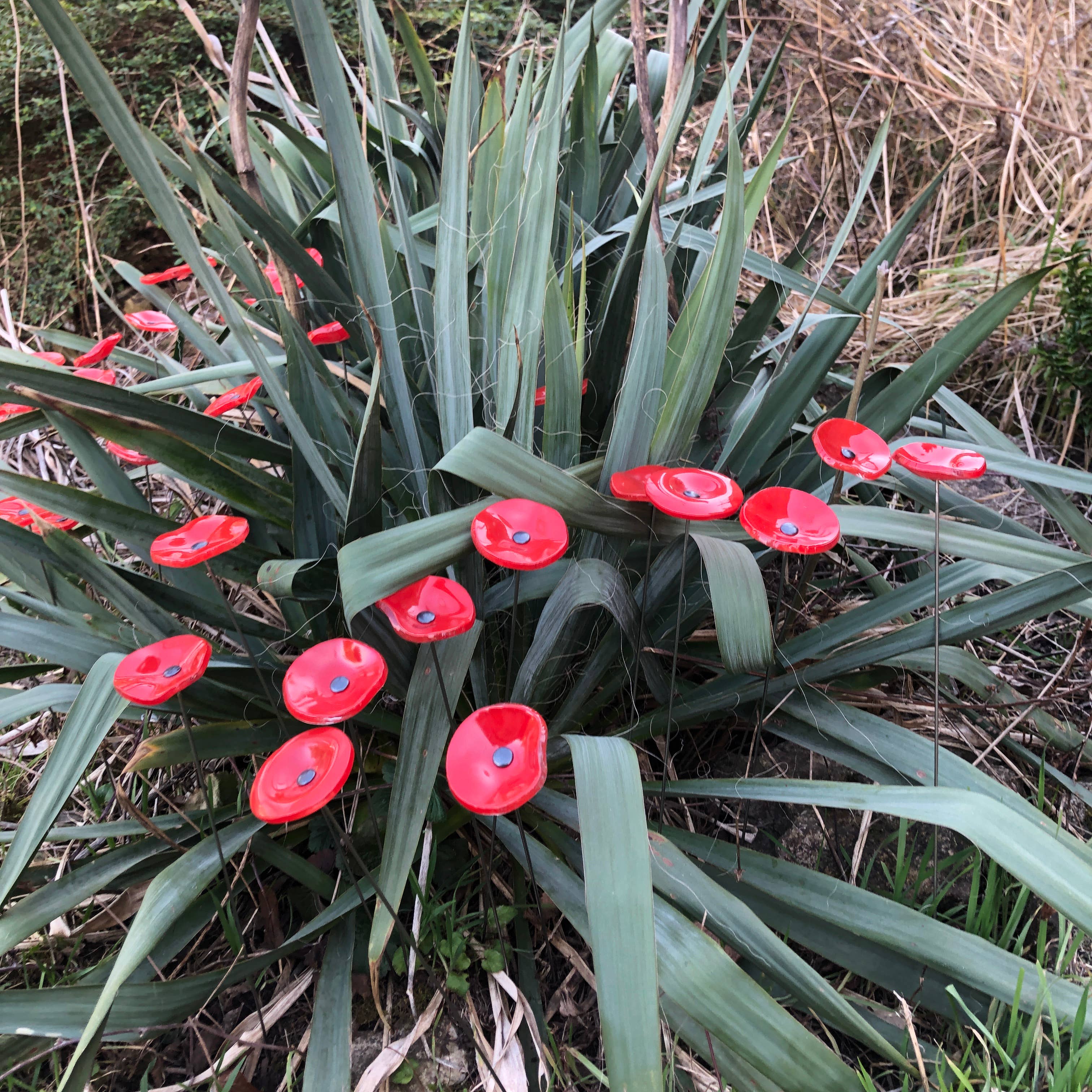 CARNEOL GLASS - Wholesale Garden/Lawn Stake - Small Glass Flower For Outside In Red16