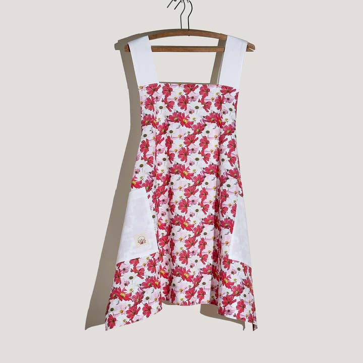 Tablier Cosmos à dos croisé pour la vente par Red Bird’s House