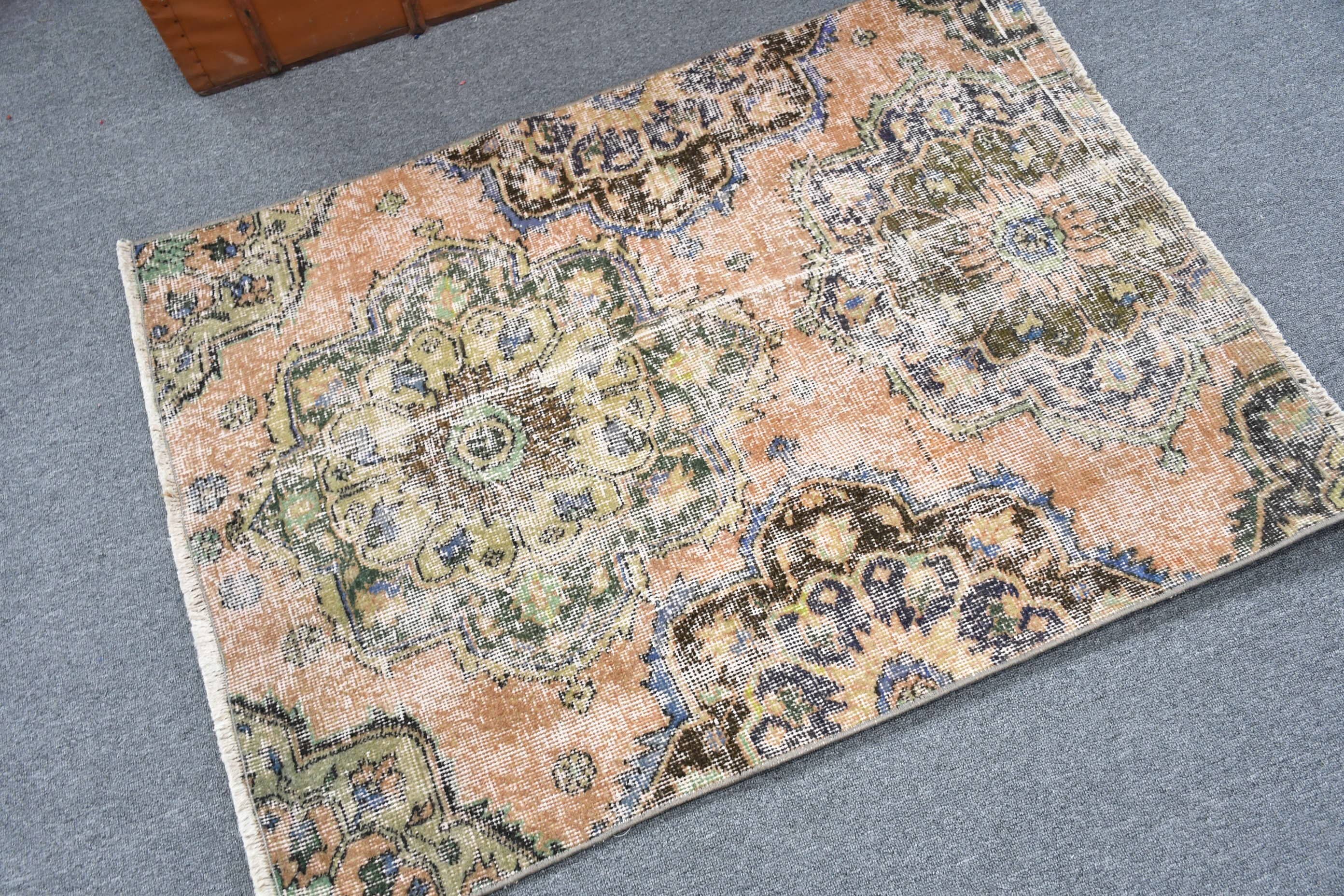 The Loom Wholesale – wholesale Rug pad – Vintage Beige & Green Wool Rug - Handmade Classic Design1