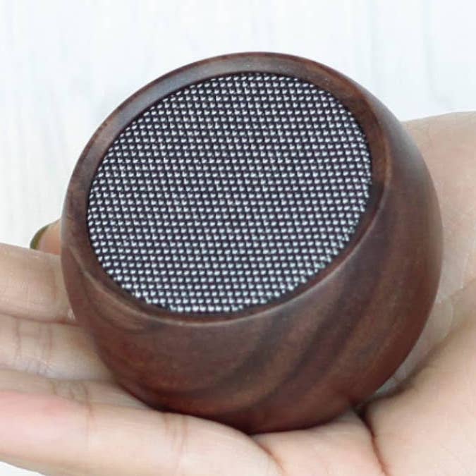 Tumbler Selfie Speaker for wholesale by Gingko Design EU