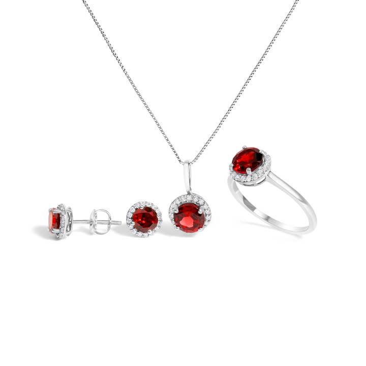 Ensemble de bijoux en or 10K avec grenat rouge et halo de diamants de 3/8 ct au total pour la vente par Infinite Jewels