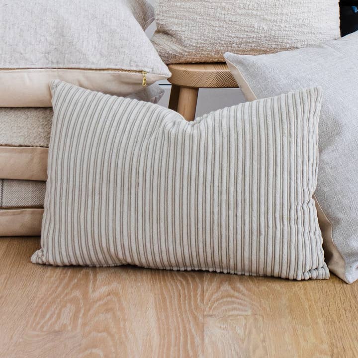 NANTUCKETT || Gestreifter Kissenbezug aus Samt für den Großhandel von Linen & Ivory