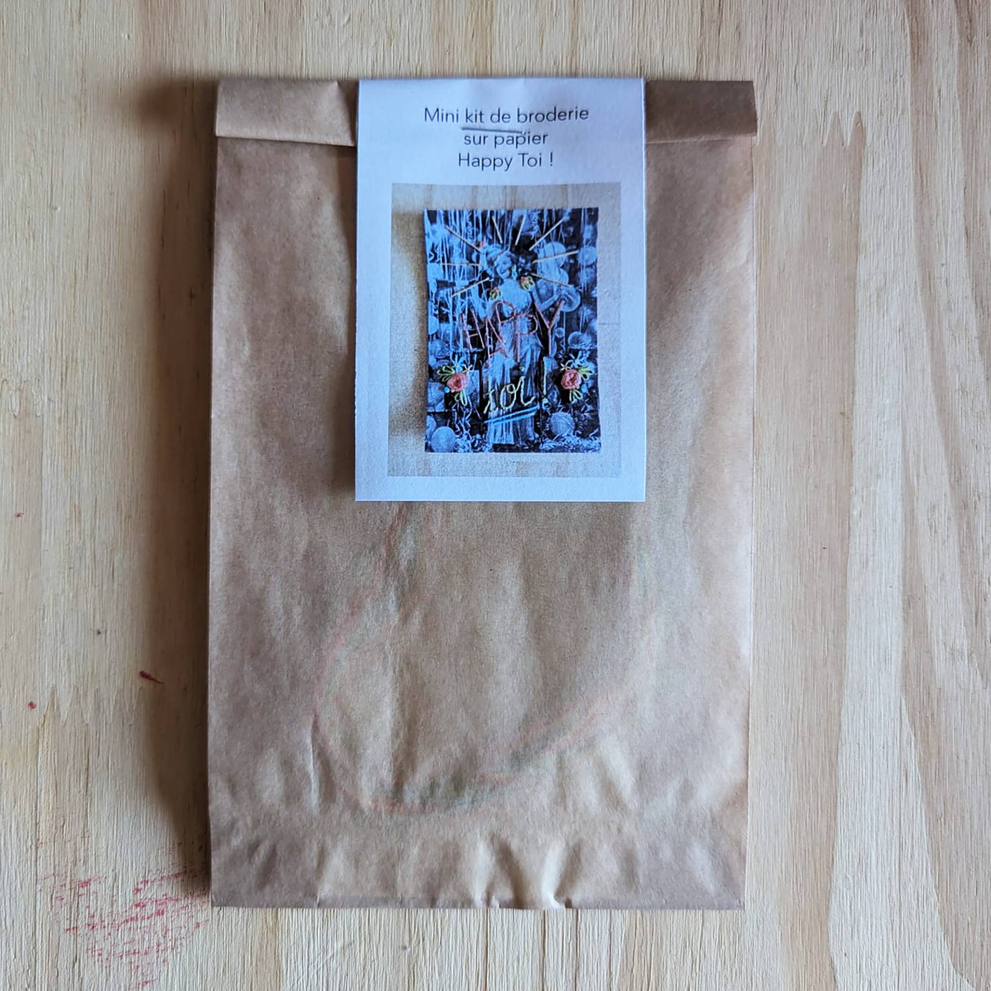 TheComptoir - Wholesale Embroidery/Cross Stitch Supplies - mini kit de broderie sur papier - Happy toi !1