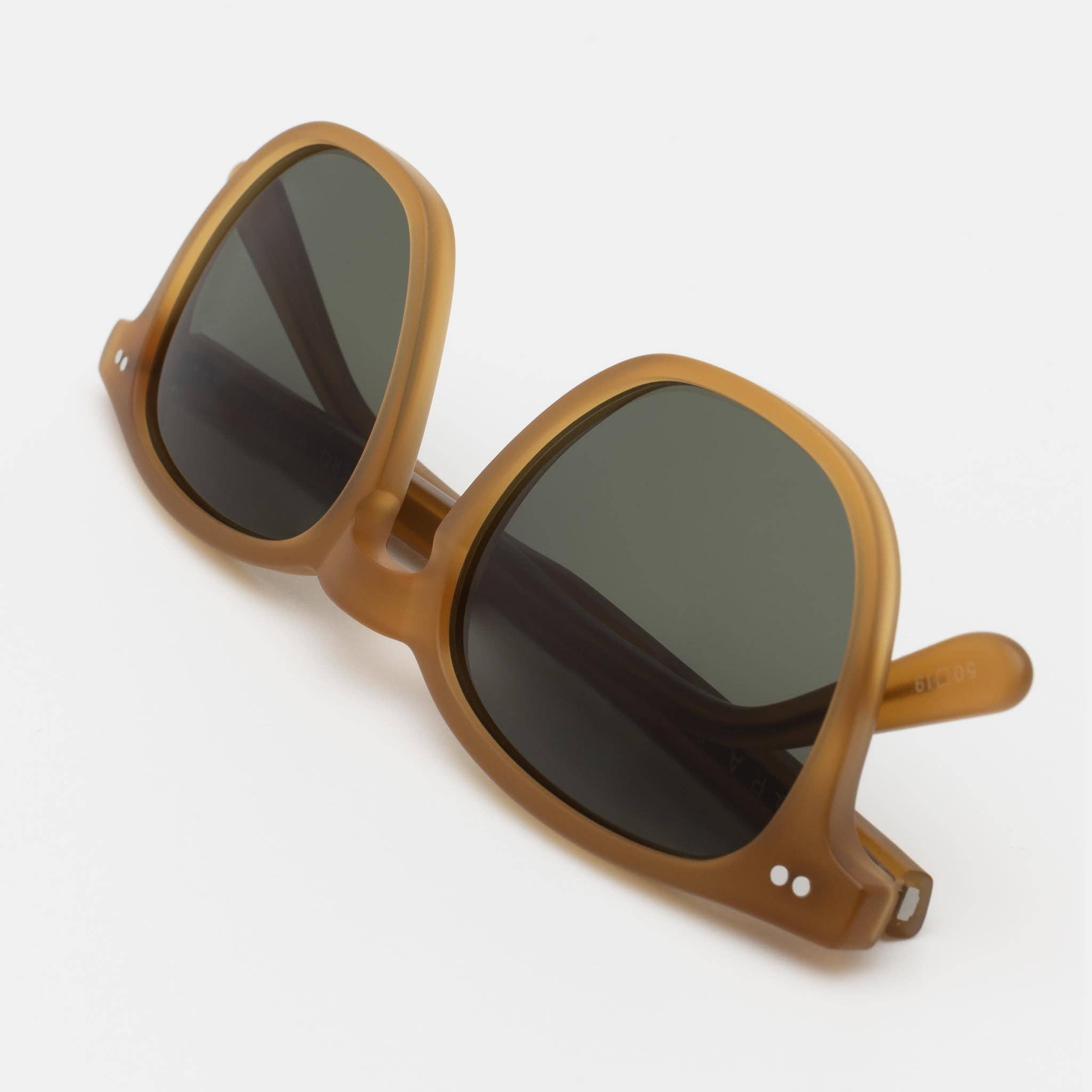 FORA - Wholesale Sunglasses - Unisex - Unisex Square Sunglasses | Hero | Acetate8