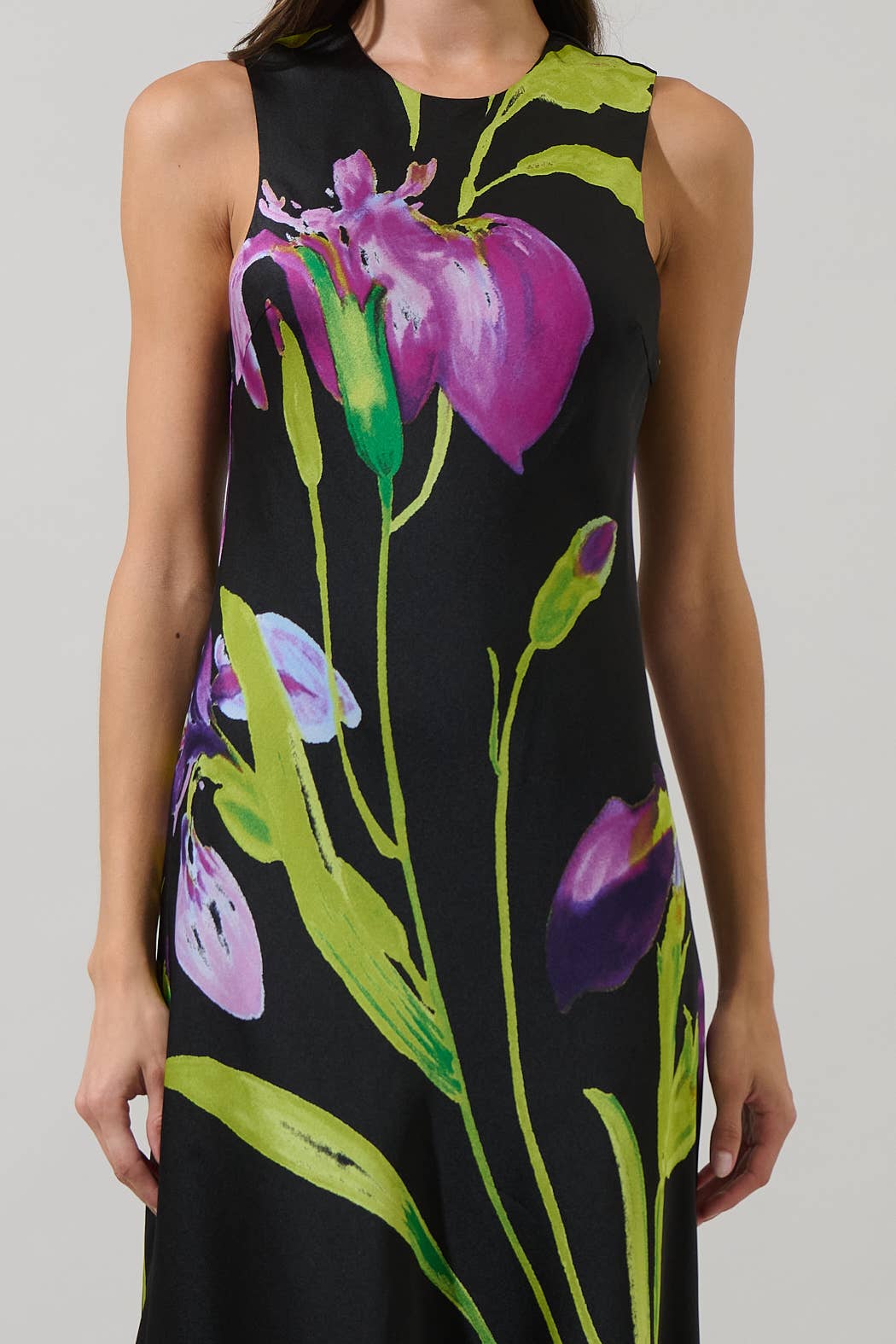 Preto roxo Vestido Midi de Cetim Saisha Floral Varkey para venda a revendedores na Faire4