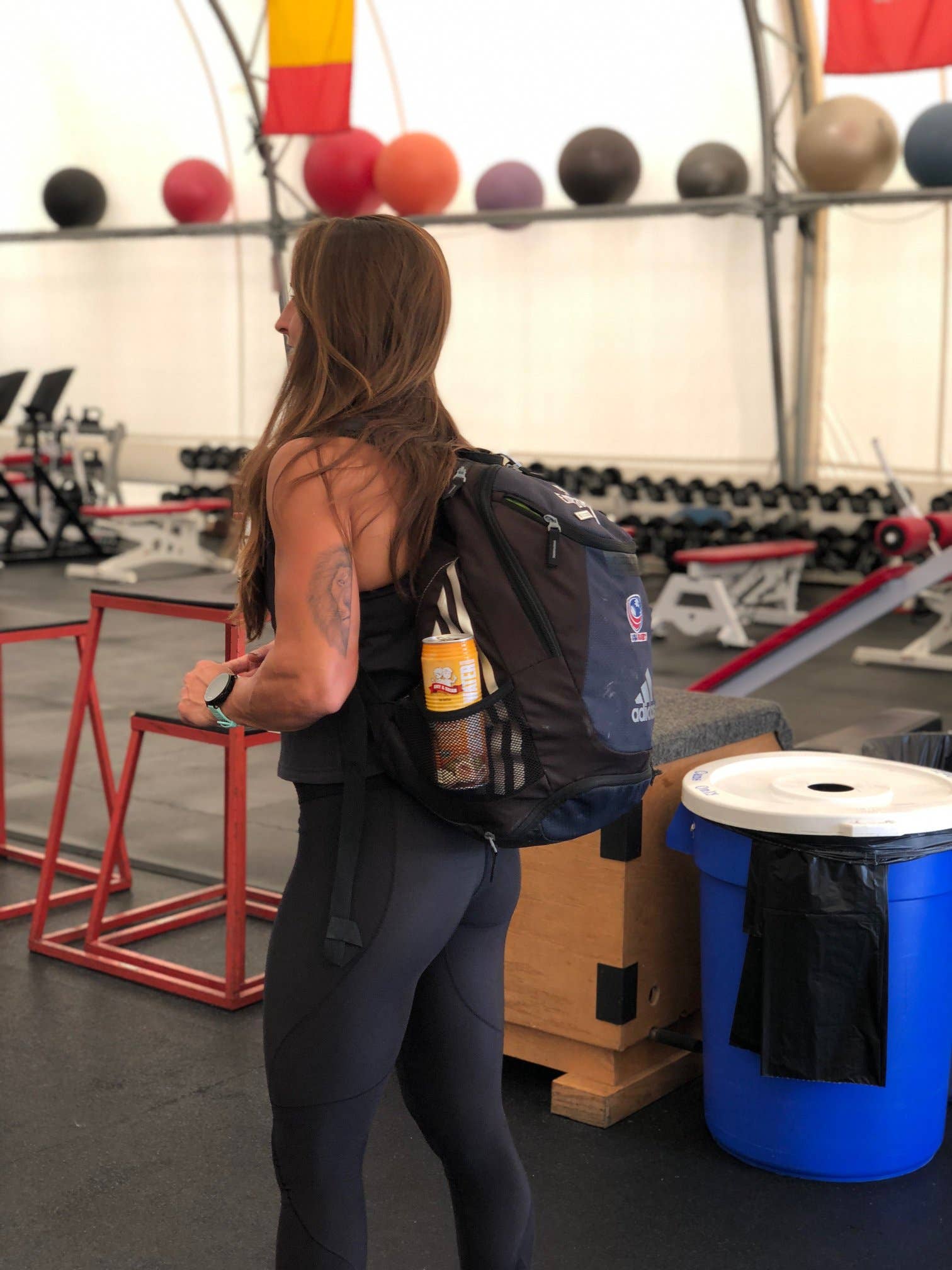 Amy & Brian - Vente Jus de fruits - Eau de coco Amy & Brian Premium avec pulpe - 17,5 fl oz3