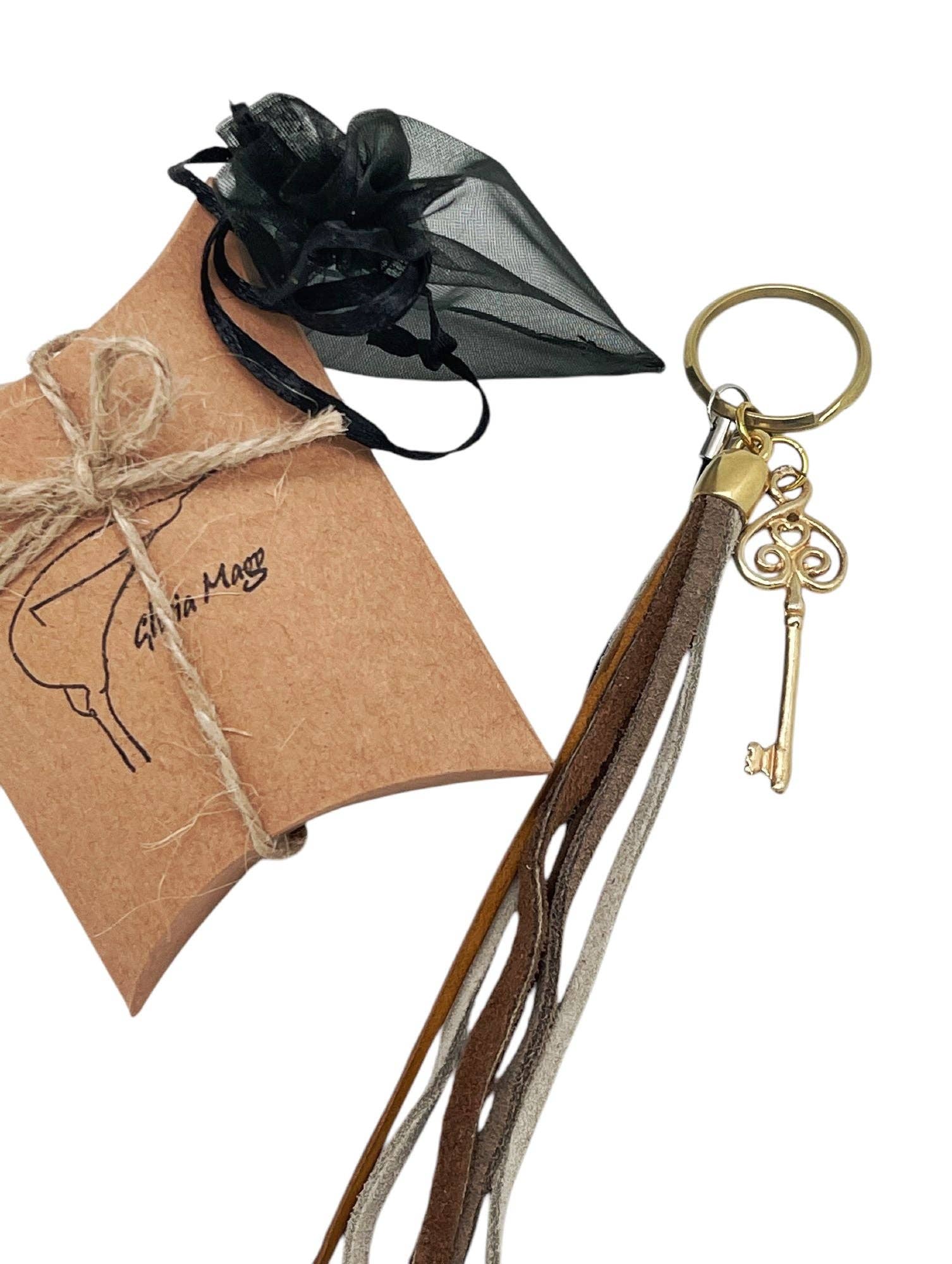 Gloria Mago - Wholesale Keychain - Women's - Fleco and Key hanging key ring in gold and brown2