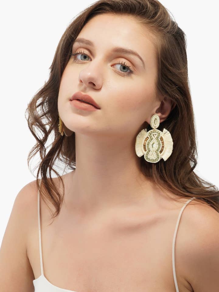 Brincos embelezados Egret por atacado de America & Beyond