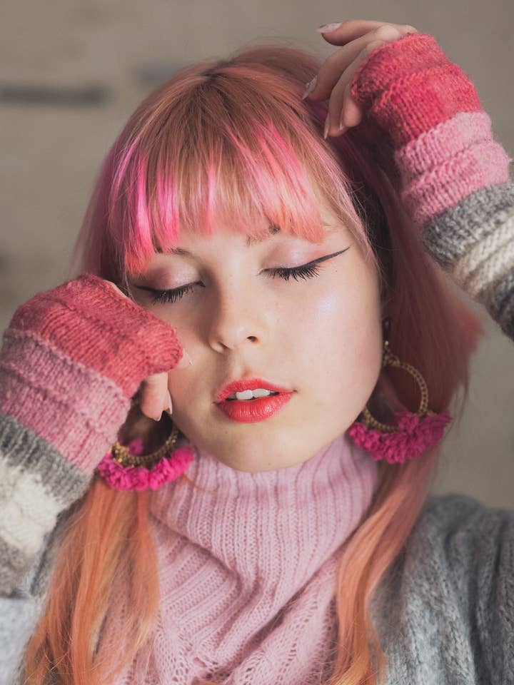 Handmade Organic Natural Dyed Wool Ombre Mitten Fit (S to L) for wholesale by Buno Behen