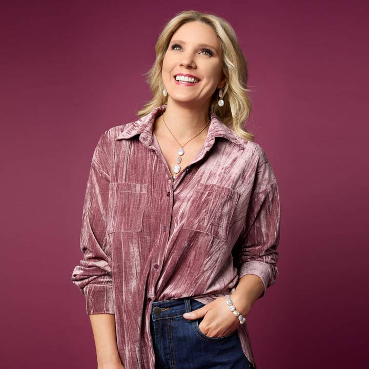 Gold Shirley Pearl Bracelet for wholesale on Faire1