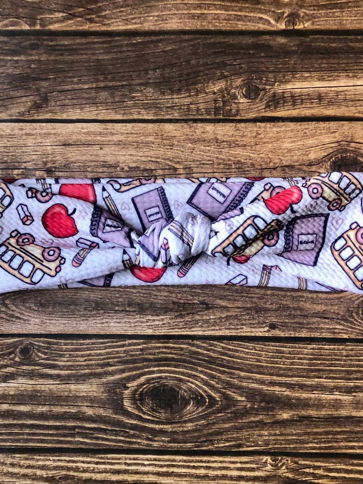 Lærer knyttede pandebånd for engroshandel hos South Coast Sewn