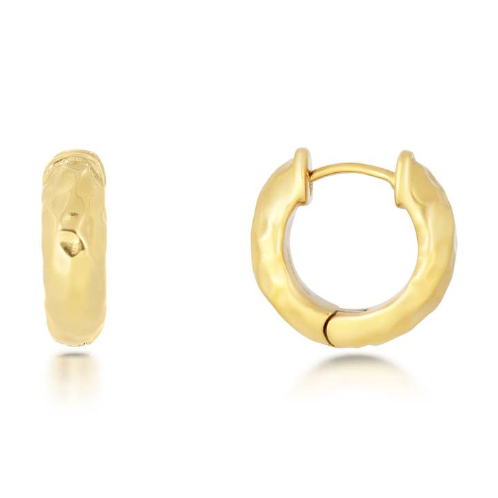 Ruth Huggies - Orecchini a cerchio con texture e dettagli per la vendita all'ingrosso da parte di Hey Harper