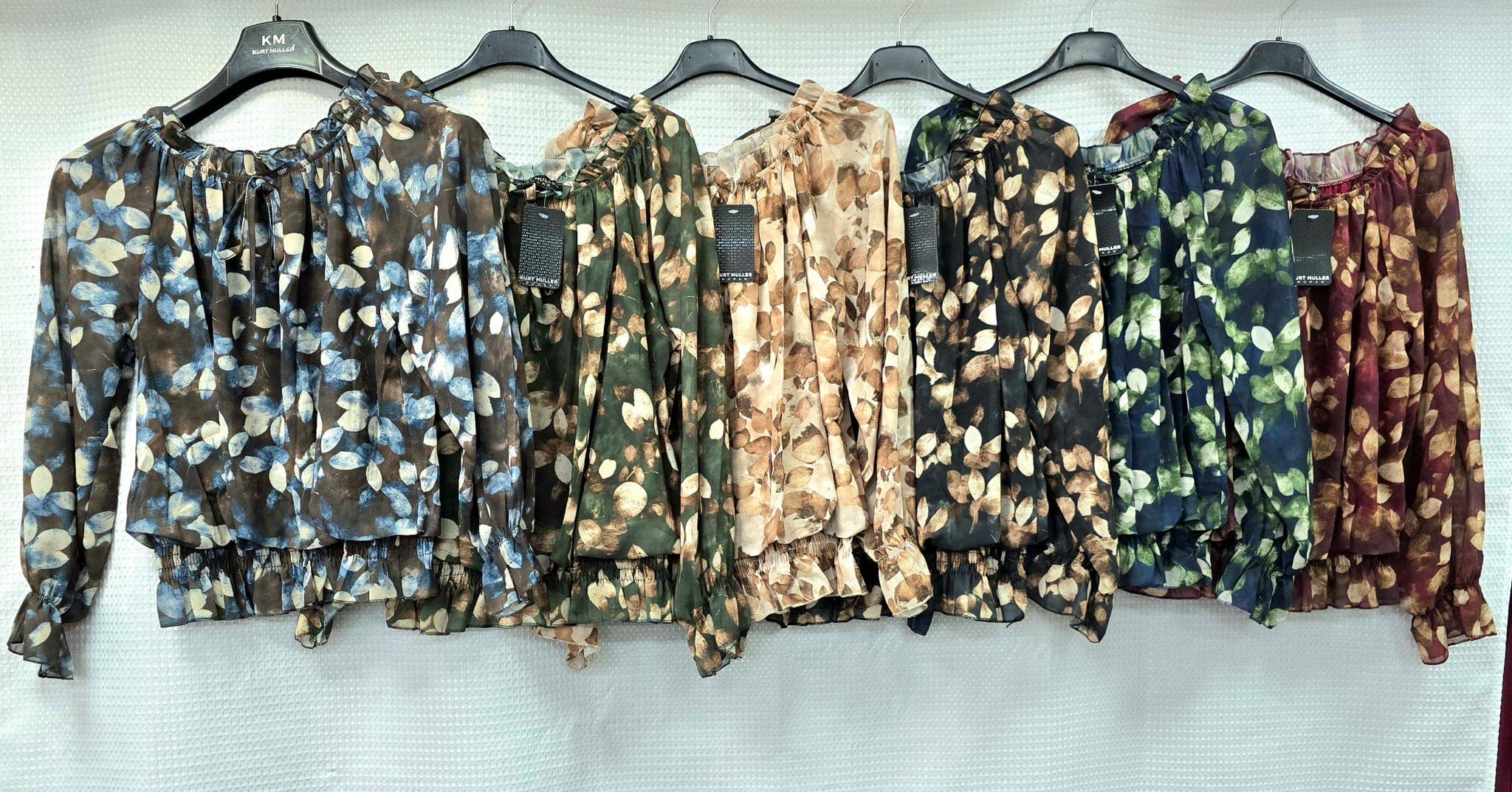 Kurt Muller - Venta al por mayor Blusa - Mujer - Blusa Bardot con volante de hojas en contraste1