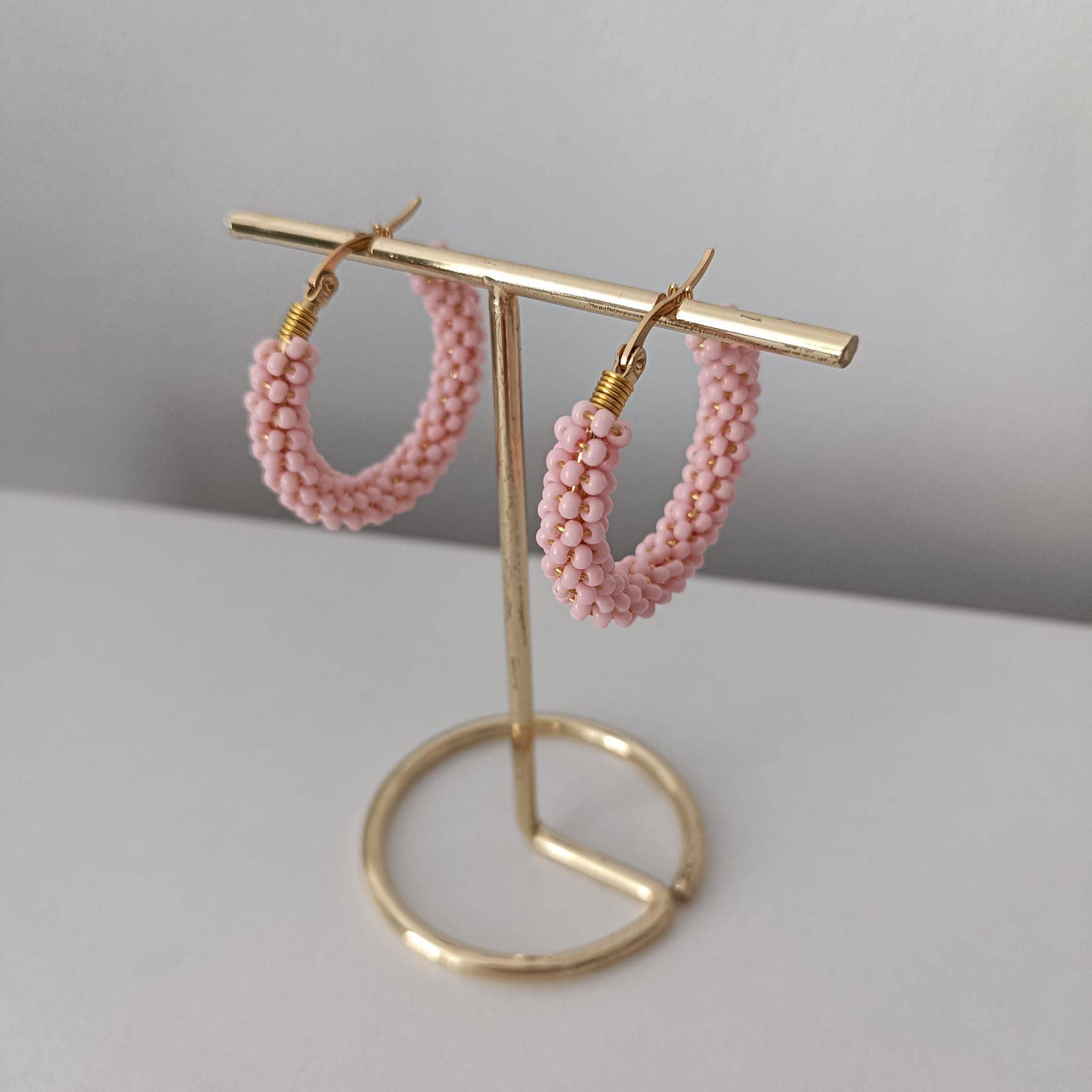 Kolorya - Wholesale Dangle Earrings - Pendientes de Aro con Cuentas en Tonos Rosados y Morados – Hechos a Mano5