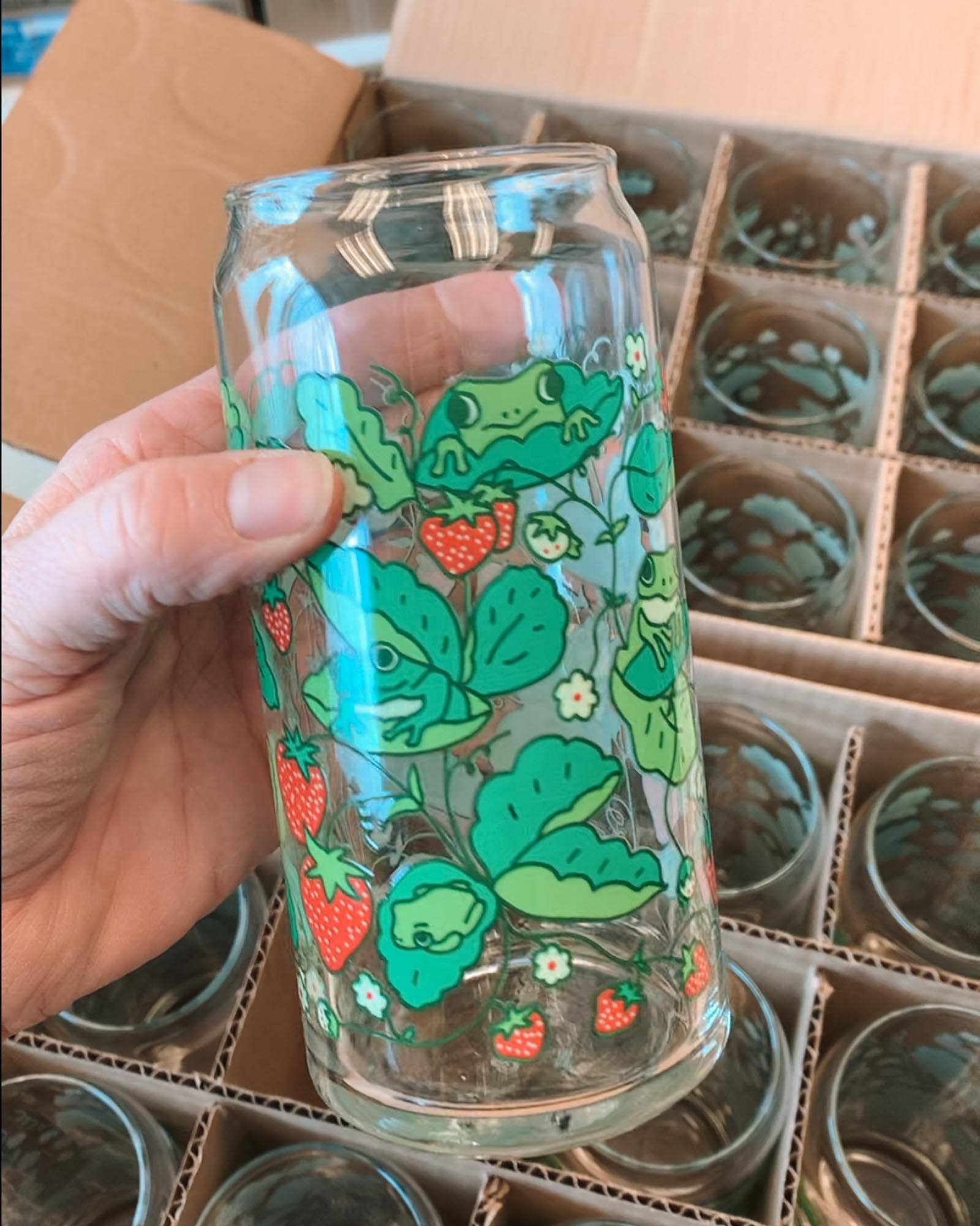 Cheerware – wholesale Drinking glass/cup – Strawberry Frog Can Glass | cottage core, berries & frogs6