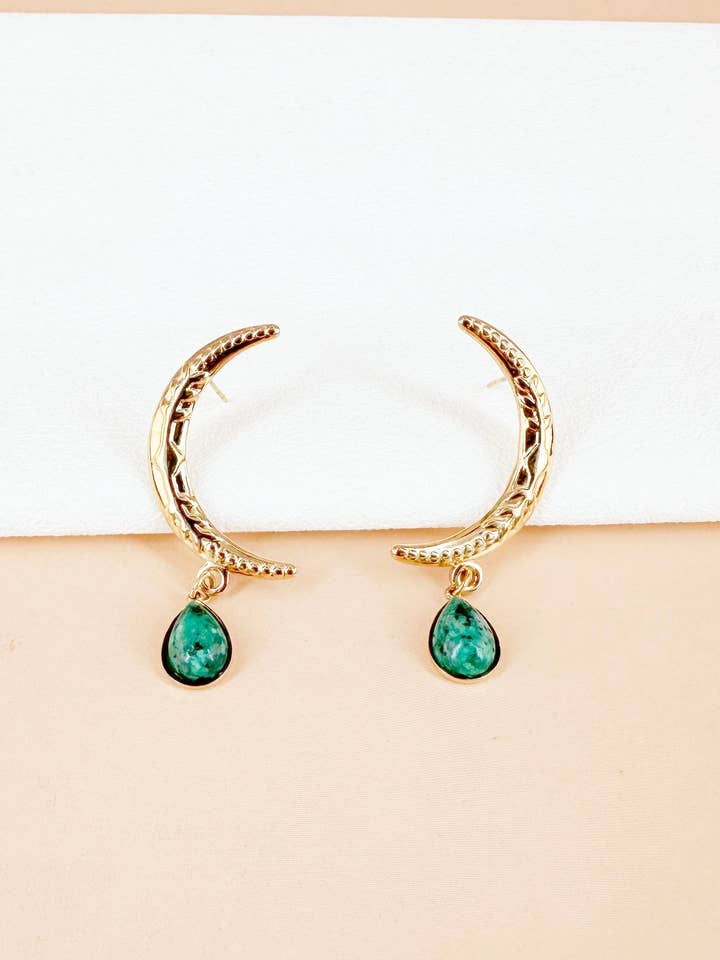 Måneøreringe med grøn sten i rustfrit stål for engroshandel hos D Bijoux