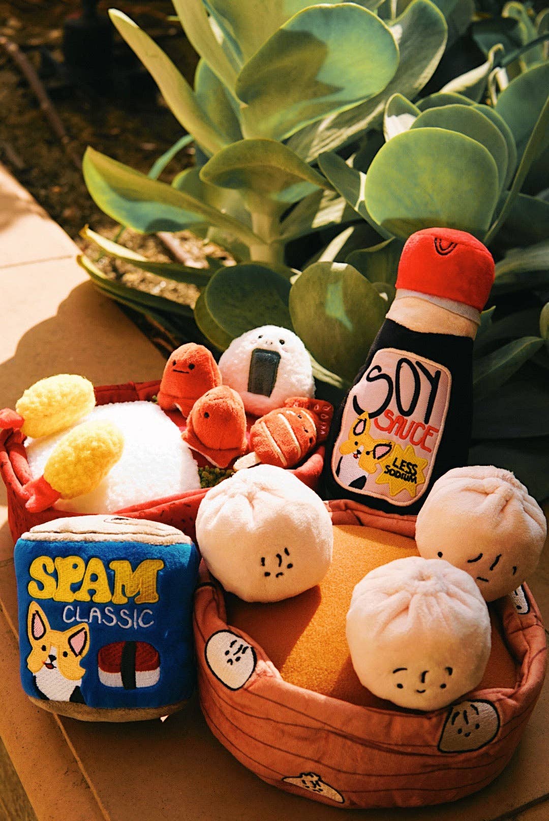 Woof & Co. – wholesale Pet plush toy – Dog – Benny Bento Box11