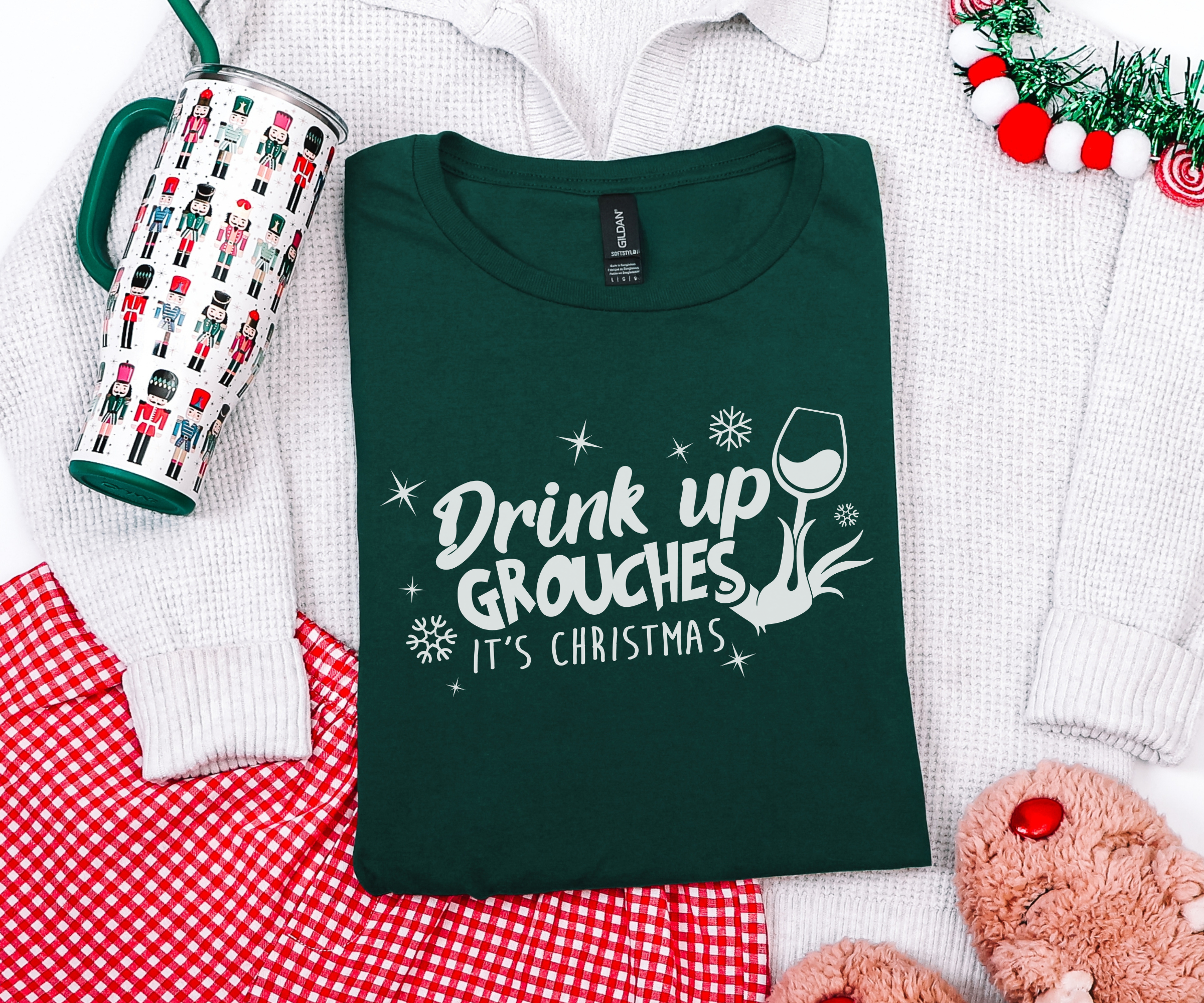Stiles Tee Co. - Wholesale T-Shirt (Graphic) - Unisex - Christmas T-Shirt – Drink Up Grouches – Retro Vintage Tee1