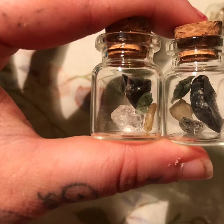 lotusleafaltars – Engroshandel Spirituelle sten og krystaller – Tektisk sæt: Moldavite, Desert Glass, Herkimer, P O F