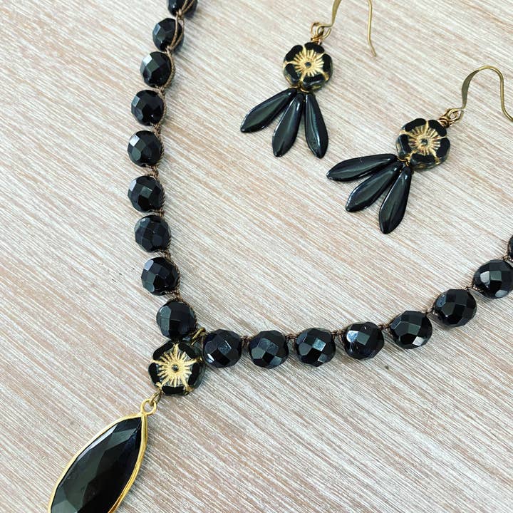Boucles d'oreilles fleur de nuit pour la vente par Twist Style