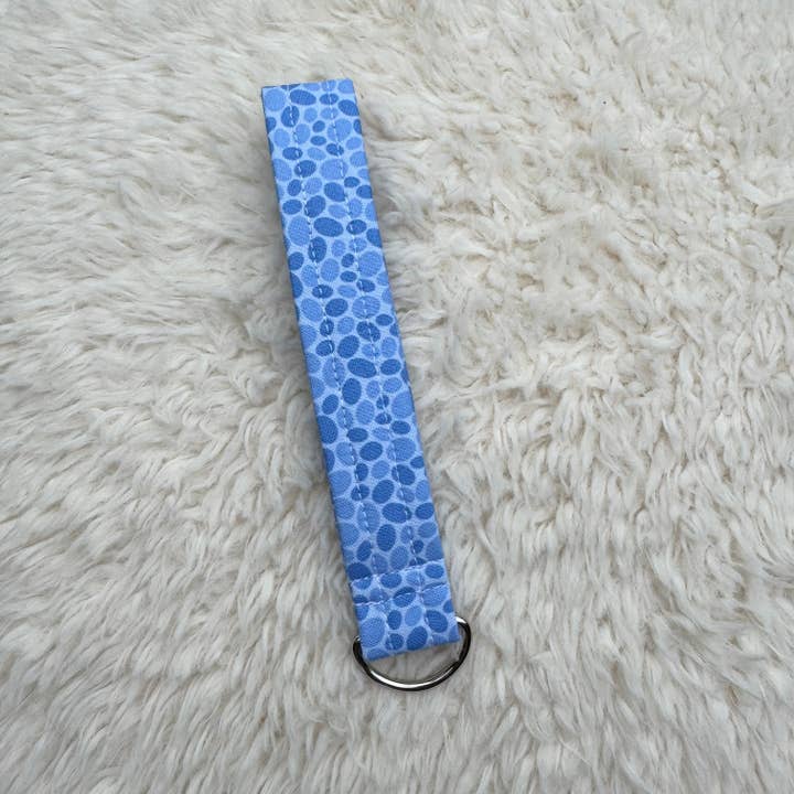 Porte-clés tendance en tissu fait main Bleu Galet pour la vente par StellaJude