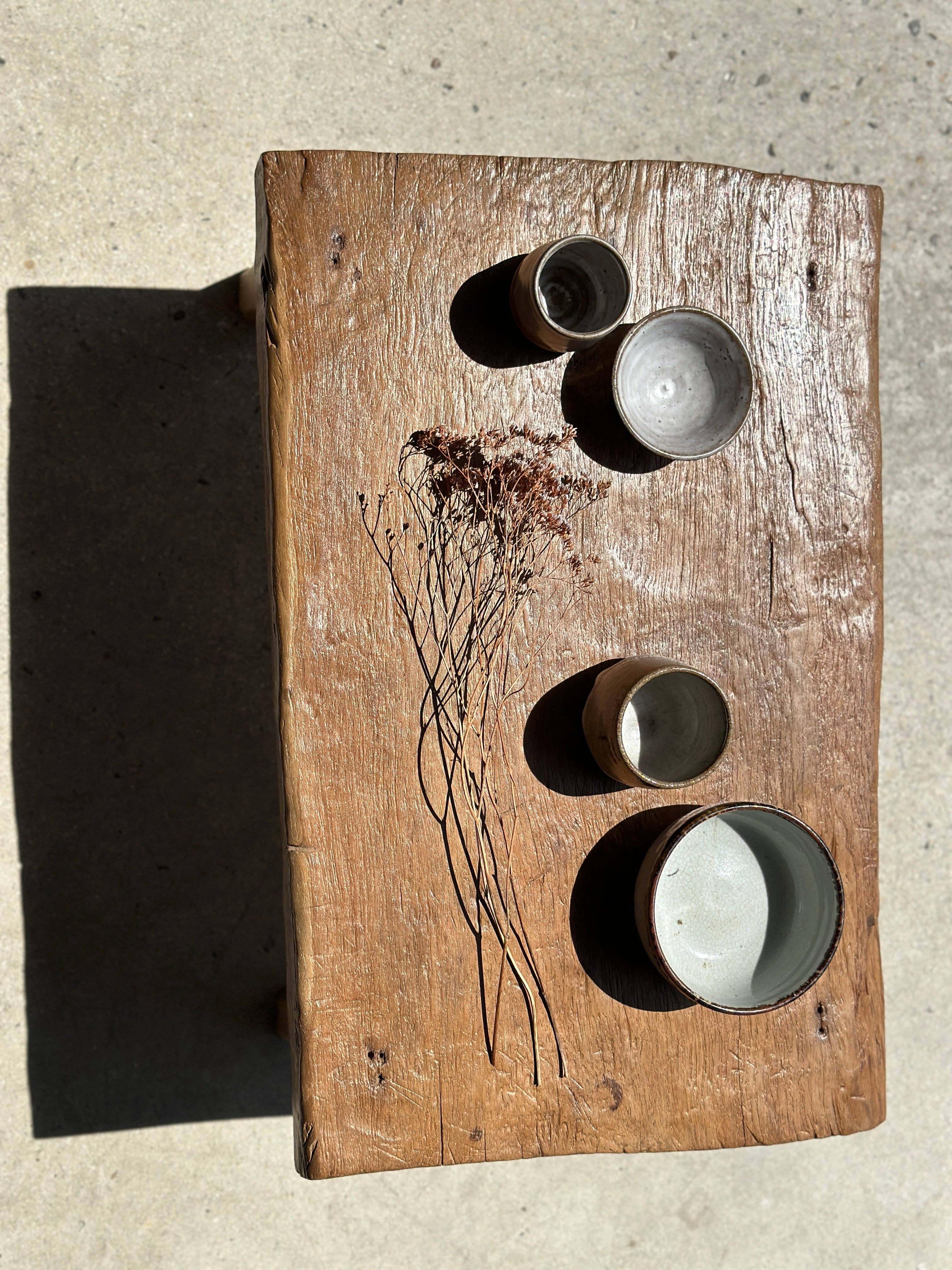 Office Objets – Großhandel Beistelltisch – Kleiner leichter Couchtisch aus hellem Teakholz mit vier Beinen H: 30 L: 63,5 B: 40 cm61