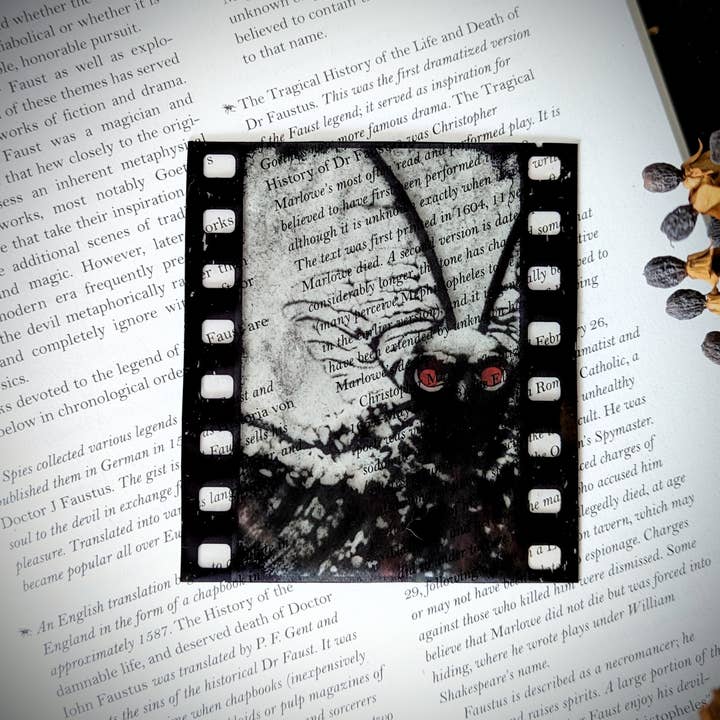 Dark Veinlet - Venta al por mayor Marcapáginas - Marcador transparente - Mothman Film Strip Horror Cryptid