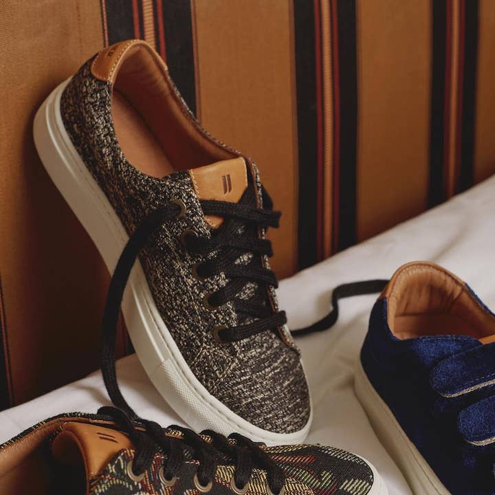 Sneakers stringate Granny Tweed per la vendita all'ingrosso da parte di Le Lissier