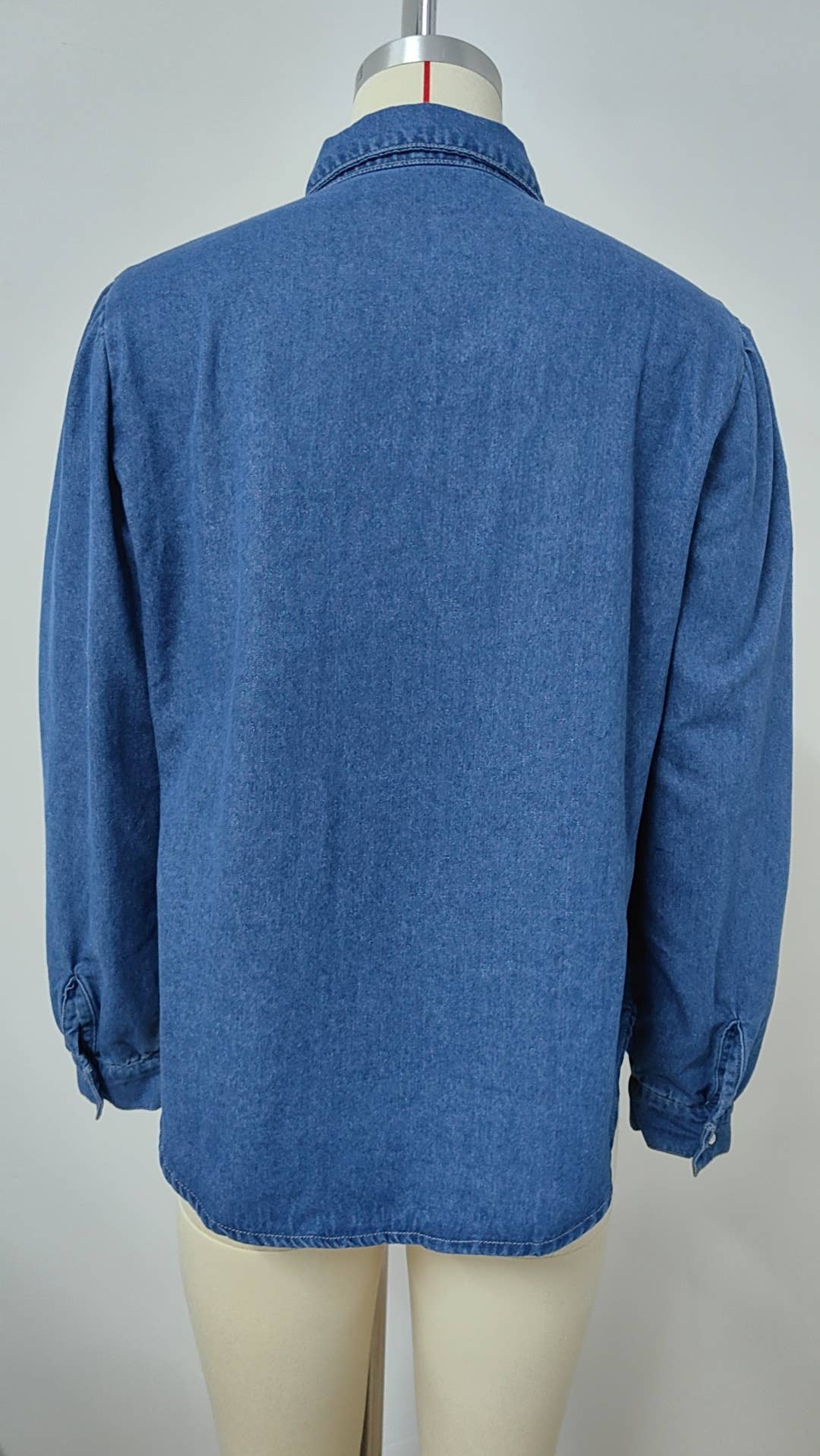 Blau Geknöpftes Langarmhemd aus gewaschenem Denim für den Großhandel auf Faire2