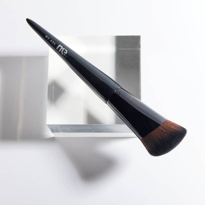 Pennello per fondotinta Anything Can Happen per la vendita all'ingrosso da parte di We Are ME Cosmetics