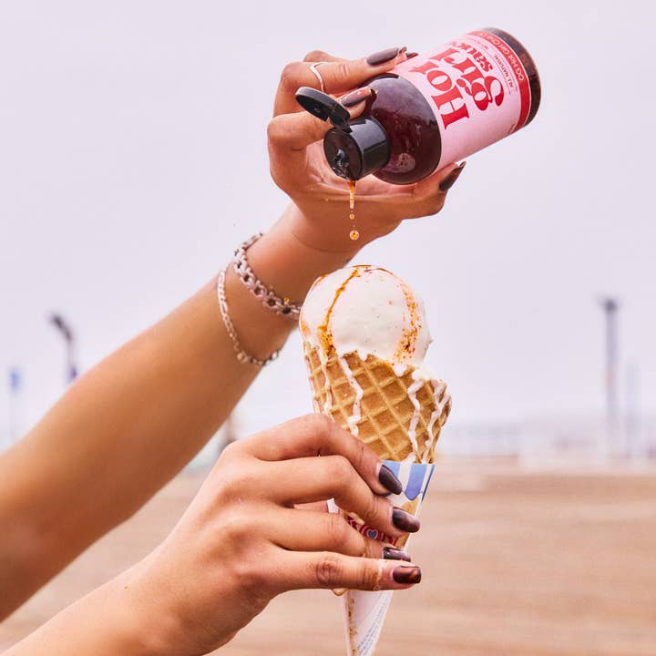 Hotgirlsauce™ - Wholesale Hot Sauce - OG Hot Girl Squeezable Chili Oil4