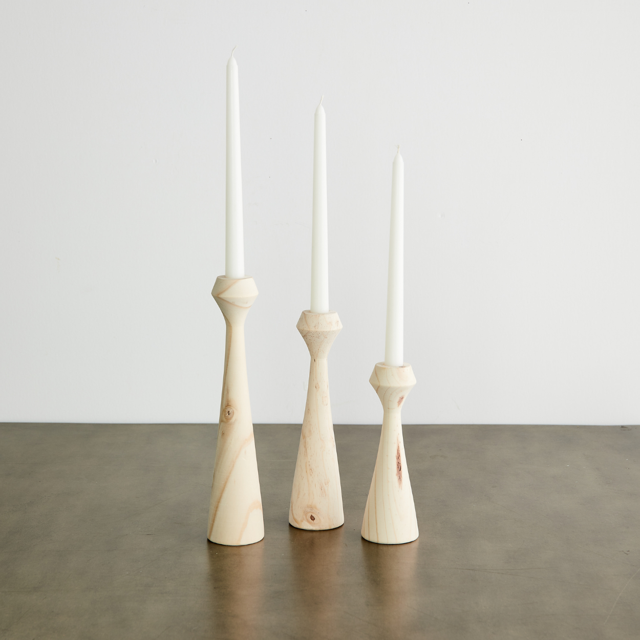 kanju Interiors – Engroshandel Lyseholder – Koniske diamant lysestage indehaveren1