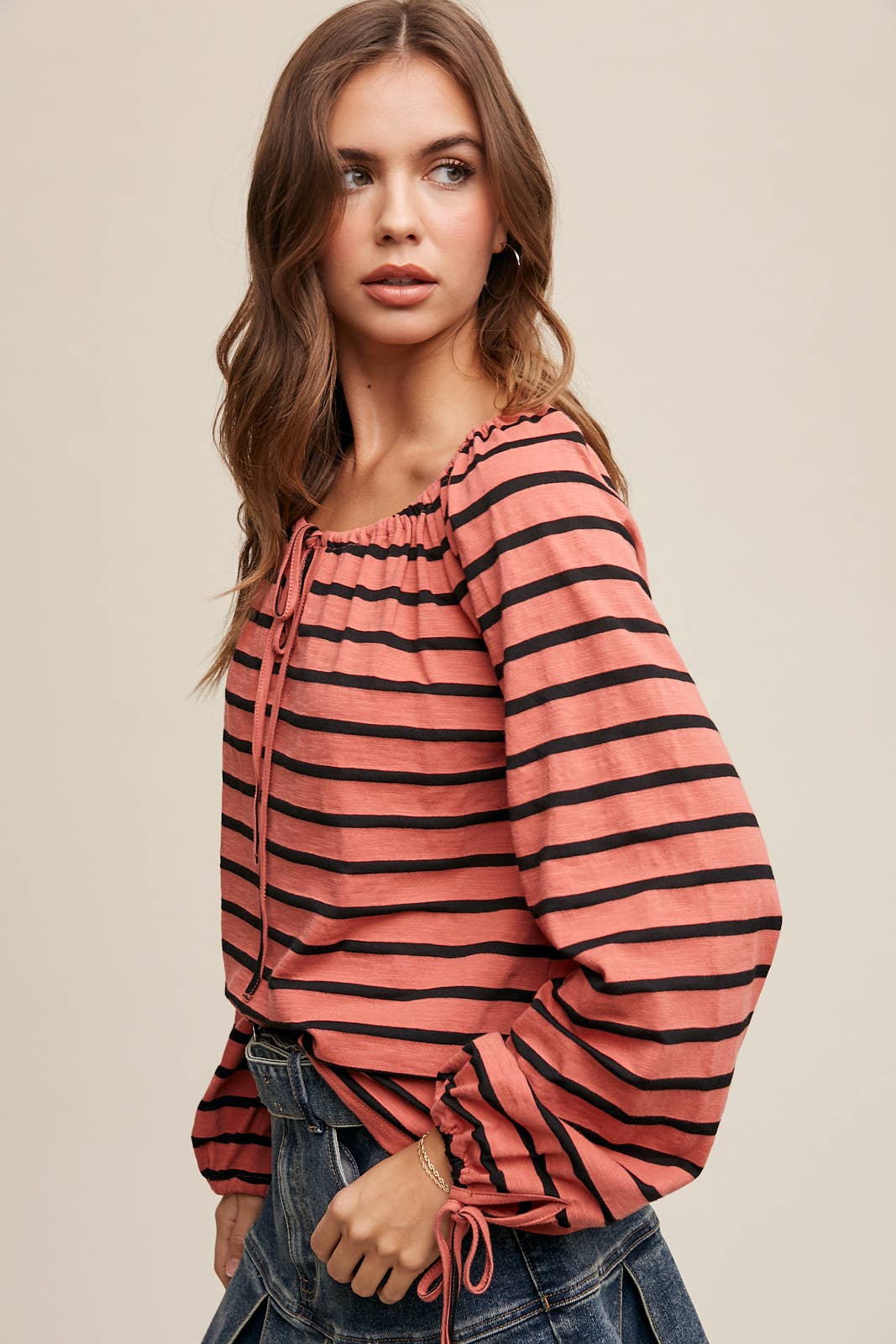 Koraal Gestreepte Blouse met Striksluiting en Boho Stijl LT0936 voor groothandel op Faire7