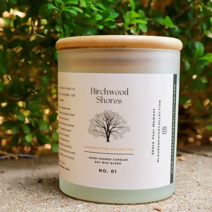 Birchwood Shores | Classico | Candela in cera di soia | 12 oz. per la vendita all'ingrosso da parte di Lauren Paige Collection