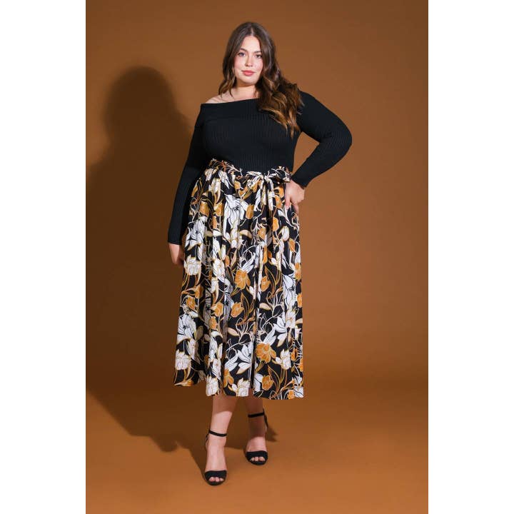 Svart PLUS SIZE KONTRAST RIBBSTICKAD TRÖJA MED BLOMMIG SLIPS M för wholesale på Faire