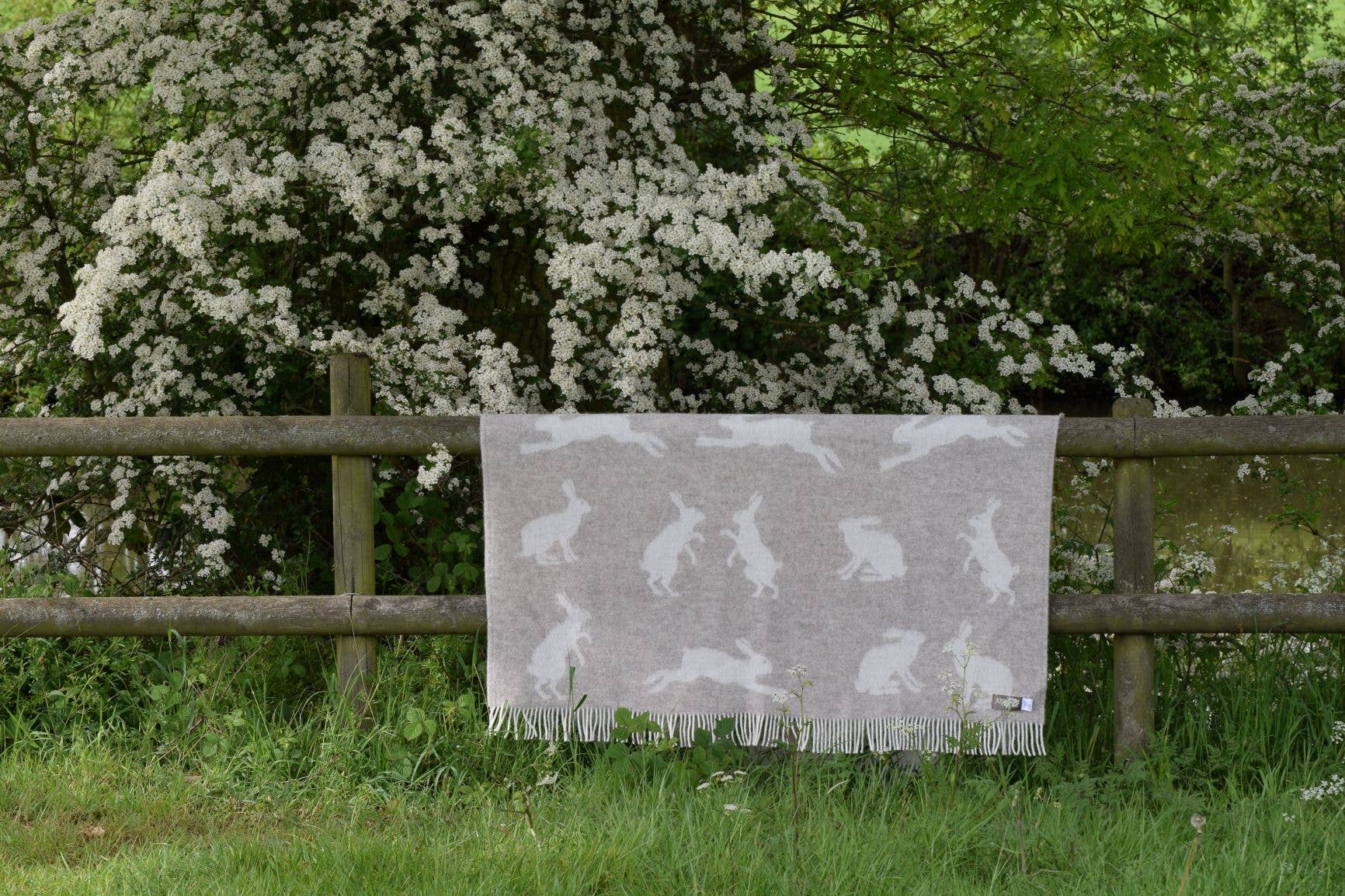 JJ Textile – wholesale Throw blanket – Hares Soft Brown Pure Wool Throw4