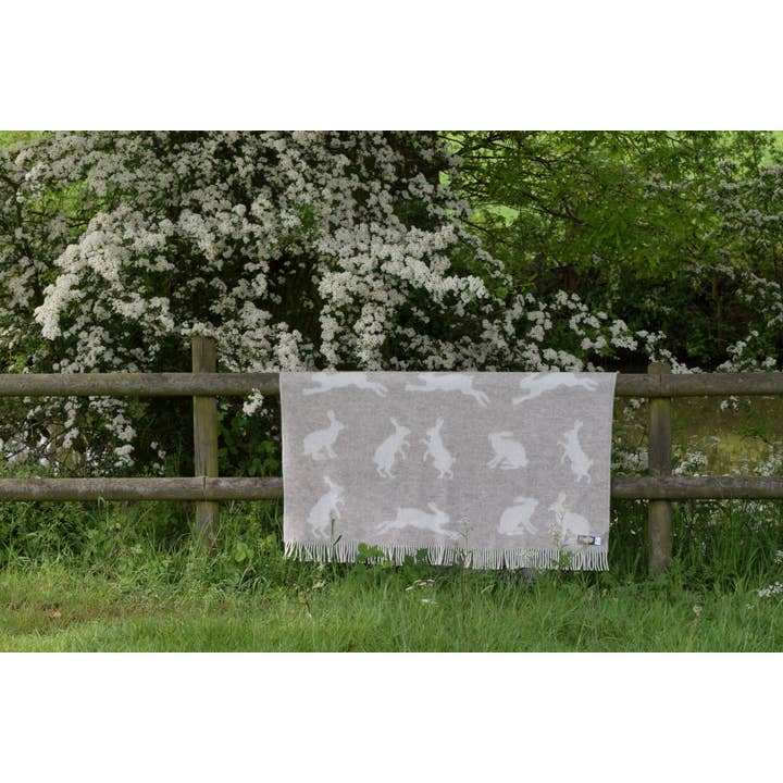 JJ Textile - Wholesale Throw blanket - Hares Soft Brown Pure Wool Throw4