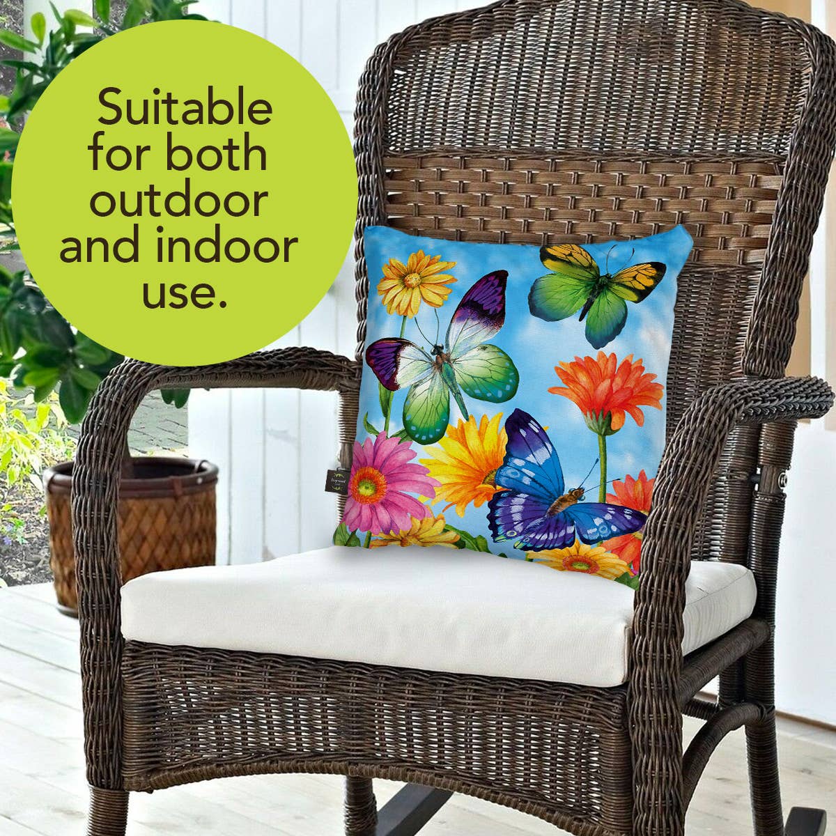 Briarwood Lane - Vente Coussin décoratif - Coussin printanier Fluttering Butterflies 17" x 17"1